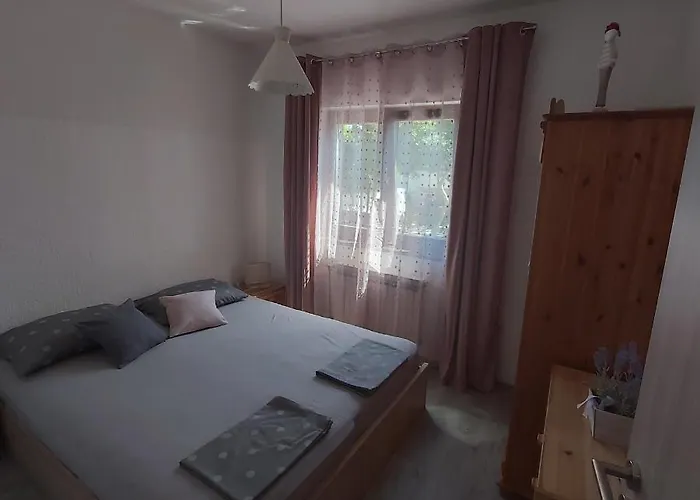 Pagar - With Hydromassage Pool, Pets Friendly Povljana